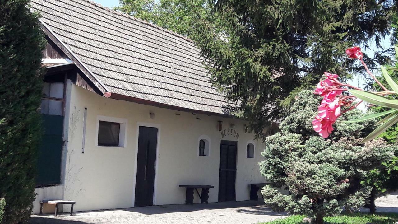 Penzion Europa Diakovce Εξωτερικό φωτογραφία